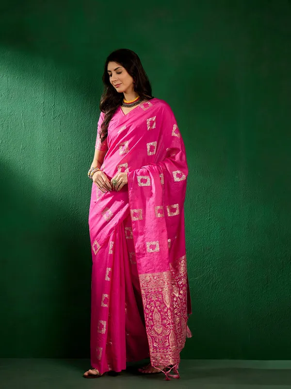 Pink_Cotton_Premium_&_Elegant_Saree_With_Blouse_Piece_For_Women