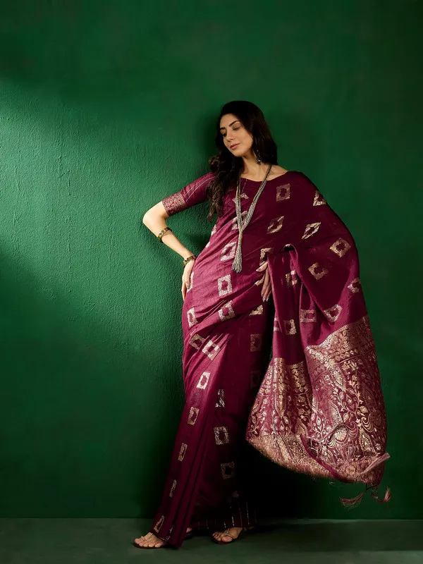 Wine_Cotton_Premium_&_Elegant_Saree_With_Blouse_Piece_For_Women