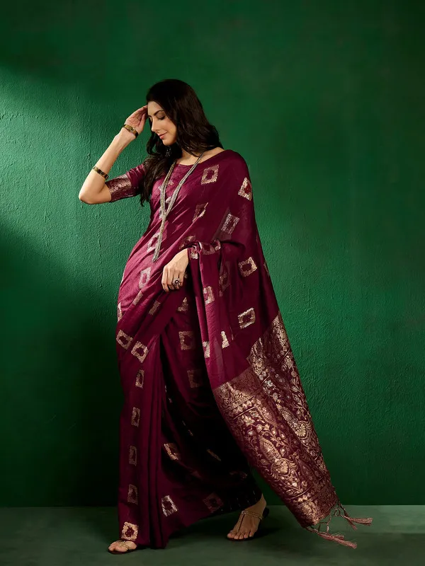 Wine_Cotton_Premium_&_Elegant_Saree_With_Blouse_Piece_For_Women