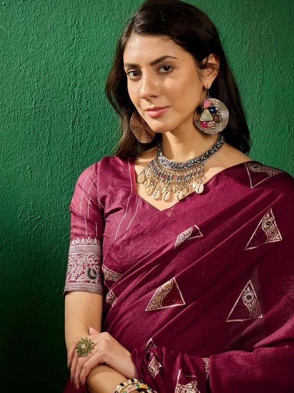 Maroon_Cotton_Premium_&_Elegant_(_Traditional_Zari_Motifs_)_Saree_With_Blouse_Piece_For_Women
