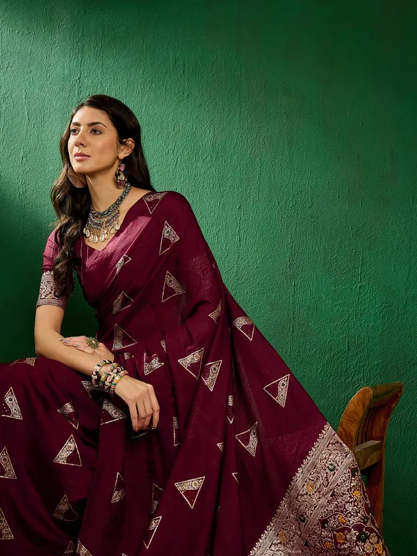 Maroon_Cotton_Premium_&_Elegant_(_Traditional_Zari_Motifs_)_Saree_With_Blouse_Piece_For_Women