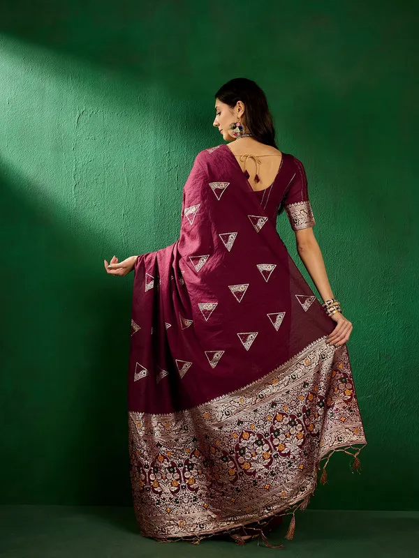 Maroon_Cotton_Premium_&_Elegant_(_Traditional_Zari_Motifs_)_Saree_With_Blouse_Piece_For_Women