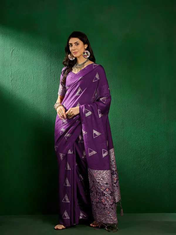 Purple_Cotton_Premium_&_Elegant_(_Traditional_Zari_Motifs_)_Saree_With_Blouse_Piece_For_Women