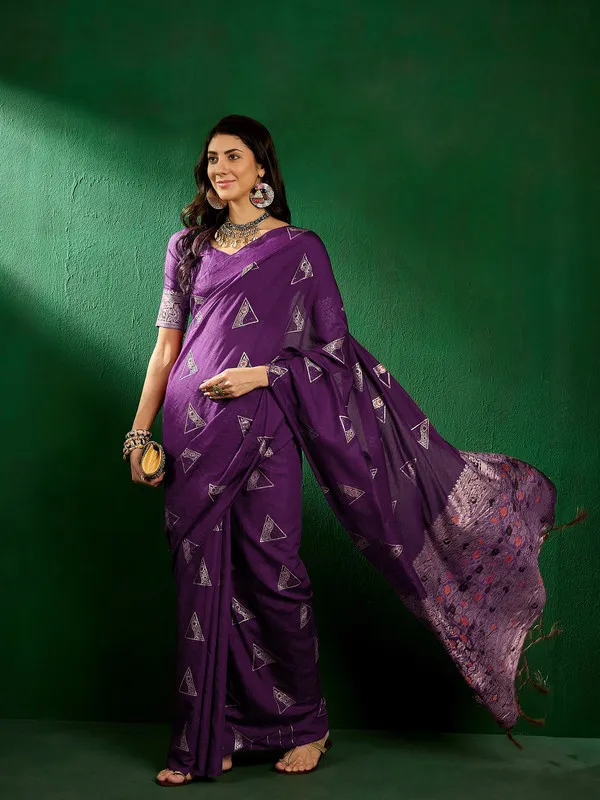 Purple_Cotton_Premium_&_Elegant_(_Traditional_Zari_Motifs_)_Saree_With_Blouse_Piece_For_Women