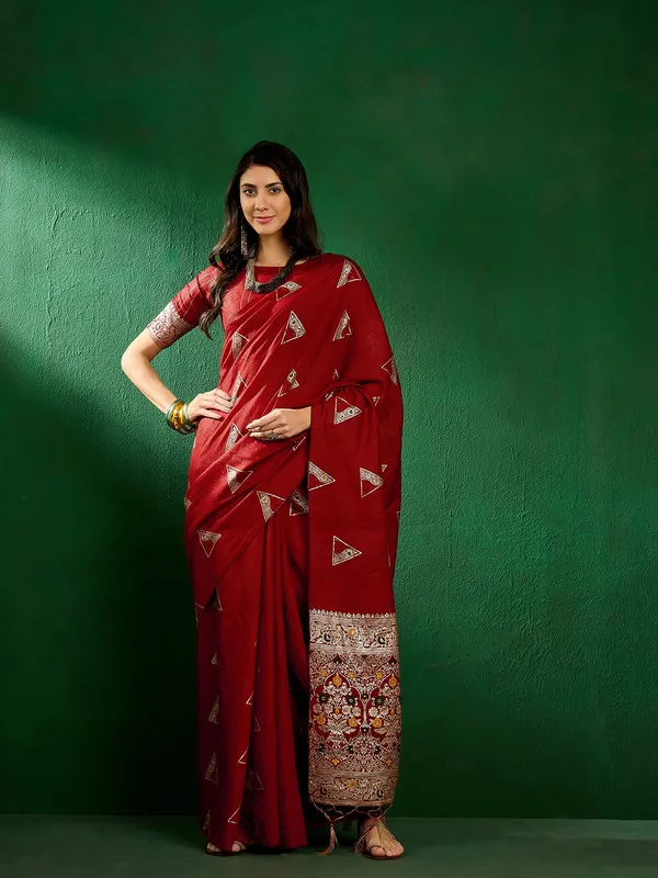 Red_Cotton_Premium_&_Elegant_(_Traditional_Zari_Motifs_)_Saree_With_Blouse_Piece_For_Women