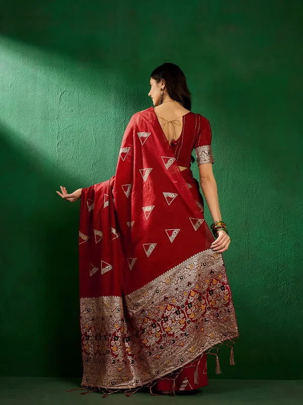 Red_Cotton_Premium_&_Elegant_(_Traditional_Zari_Motifs_)_Saree_With_Blouse_Piece_For_Women