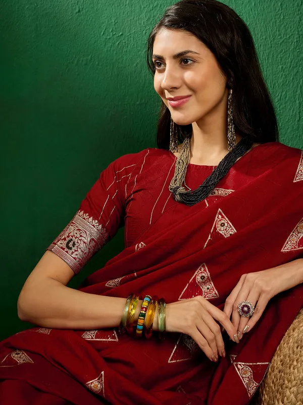 Red_Cotton_Premium_&_Elegant_(_Traditional_Zari_Motifs_)_Saree_With_Blouse_Piece_For_Women