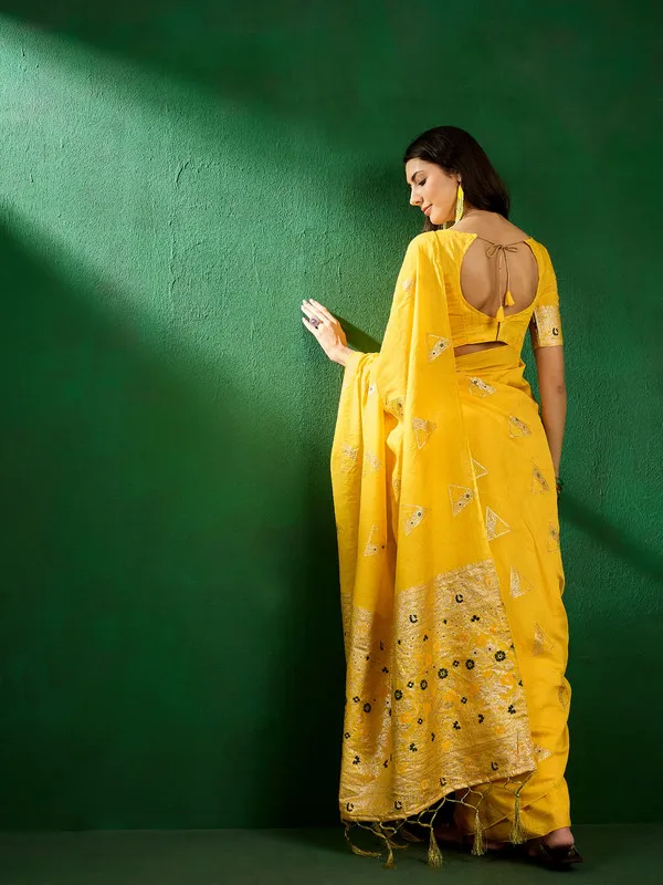 Yellow_Cotton_Premium_&_Elegant_(_Traditional_Zari_Motifs_)_Saree_With_Blouse_Piece_For_Women