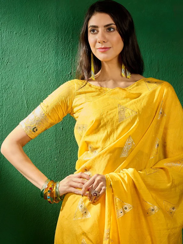 Yellow_Cotton_Premium_&_Elegant_(_Traditional_Zari_Motifs_)_Saree_With_Blouse_Piece_For_Women