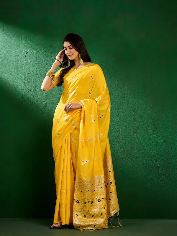 Yellow_Cotton_Premium_&_Elegant_(_Traditional_Zari_Motifs_)_Saree_With_Blouse_Piece_For_Women