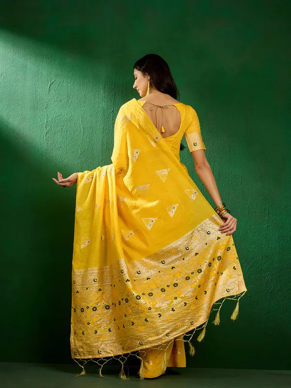 Yellow_Cotton_Premium_&_Elegant_(_Traditional_Zari_Motifs_)_Saree_With_Blouse_Piece_For_Women