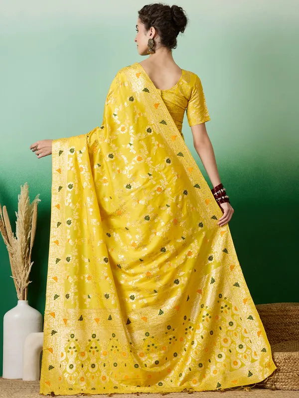 Yellow_Cotton_Premium_&_Elegant_(_Rich_)_Saree_With_Blouse_Piece_For_Women