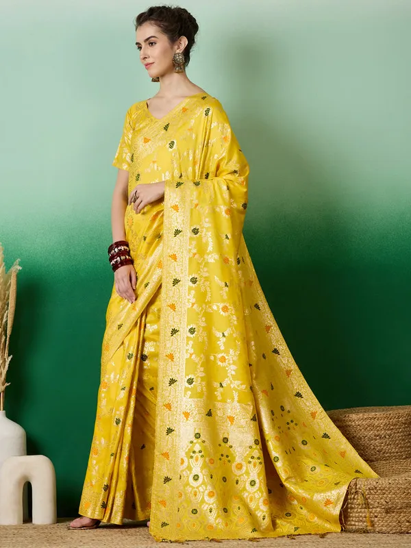 Yellow_Cotton_Premium_&_Elegant_(_Rich_)_Saree_With_Blouse_Piece_For_Women