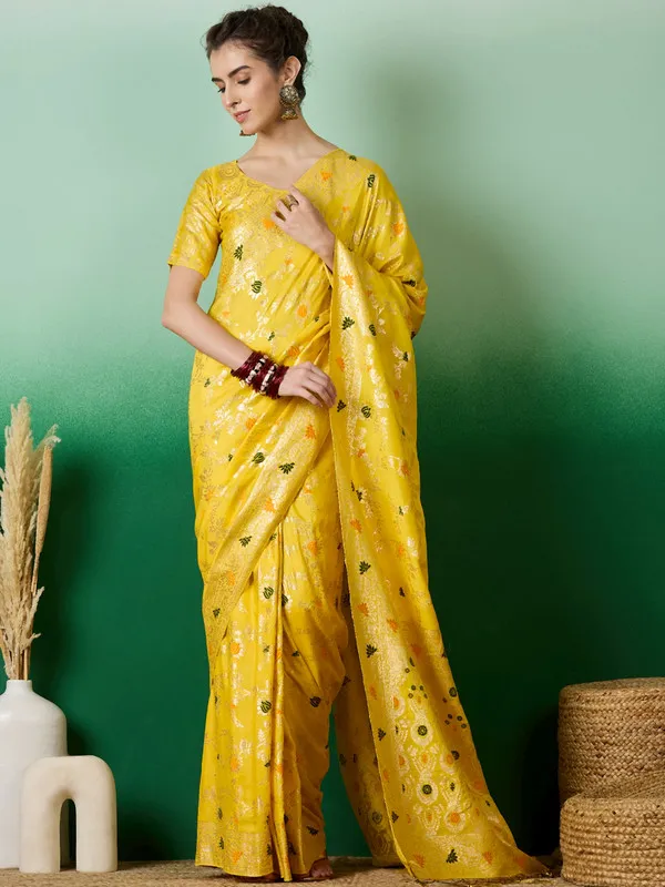 Yellow_Cotton_Premium_&_Elegant_(_Rich_)_Saree_With_Blouse_Piece_For_Women