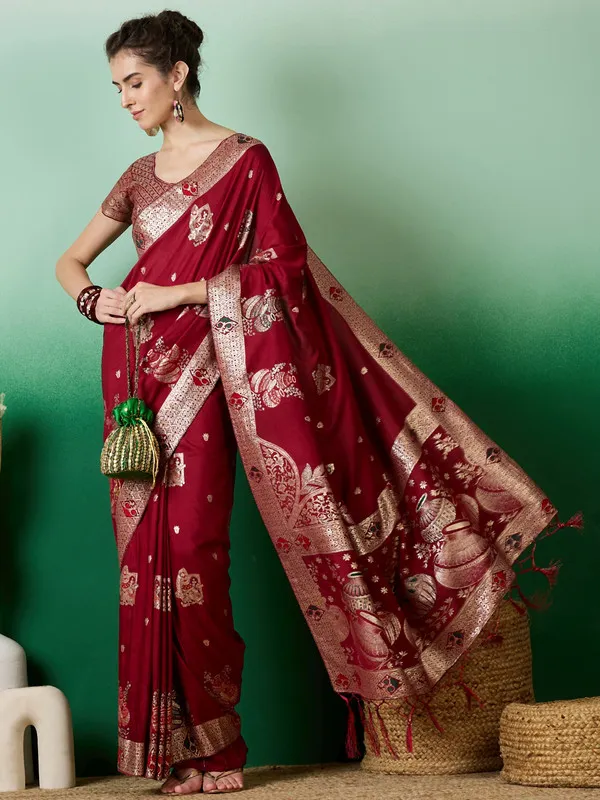 Red_Cotton_Premium_&_Elegant_(_Rich_Pallu_)_Saree_With_Blouse_Piece_For_Women