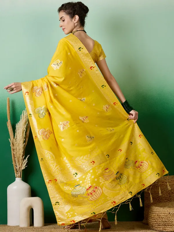 Yellow_Cotton_Premium_&_Elegant_(_Rich_Pallu_)_Saree_With_Blouse_Piece_For_Women