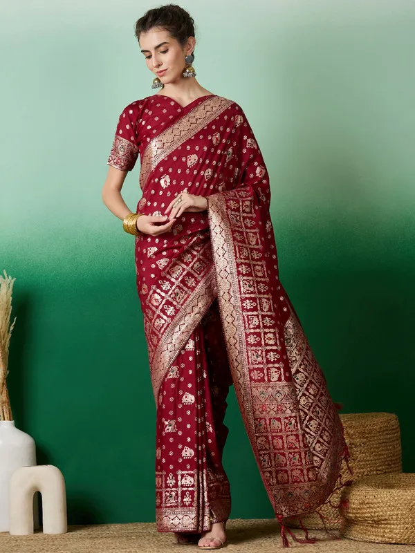 Red_Cotton_Premium_&_Elegant_(_Rich_Pallu_)_Saree_With_Blouse_Piece_For_Women