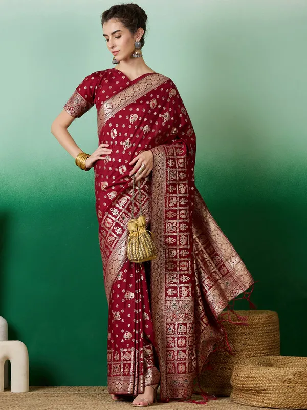 Red_Cotton_Premium_&_Elegant_(_Rich_Pallu_)_Saree_With_Blouse_Piece_For_Women