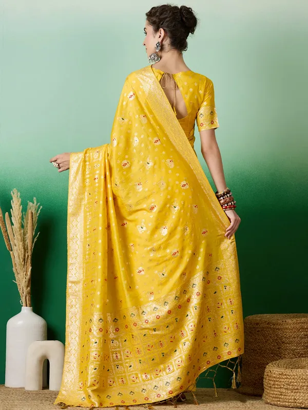 Yellow_Cotton_Premium_&_Elegant_(_Rich_Pallu_)_Saree_With_Blouse_Piece_For_Women