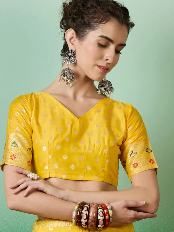 Yellow_Cotton_Premium_&_Elegant_(_Rich_Pallu_)_Saree_With_Blouse_Piece_For_Women