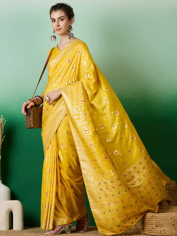 Yellow_Cotton_Premium_&_Elegant_(_Rich_Pallu_)_Saree_With_Blouse_Piece_For_Women