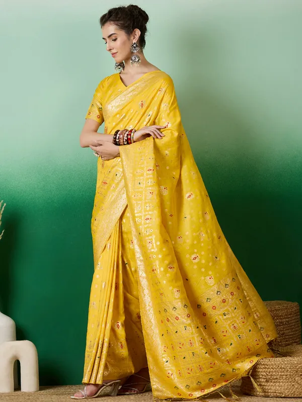 Yellow_Cotton_Premium_&_Elegant_(_Rich_Pallu_)_Saree_With_Blouse_Piece_For_Women