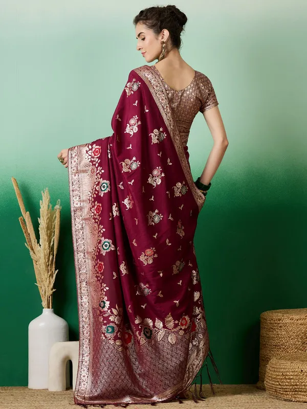 Maroon_Dola_Cotton_Premium_&_Elegant_Saree_With_Blouse_Piece_For_Women