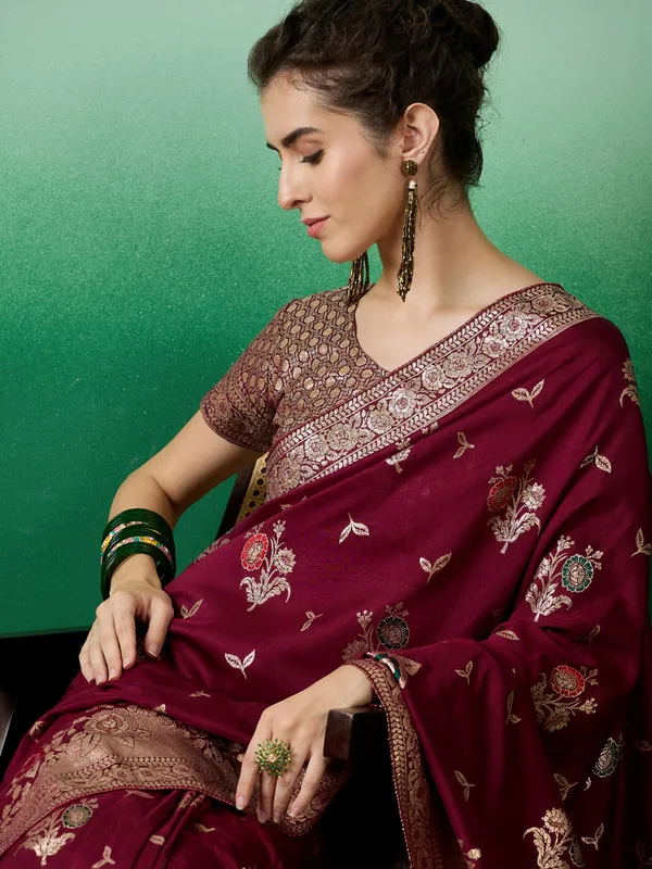 Maroon_Dola_Cotton_Premium_&_Elegant_Saree_With_Blouse_Piece_For_Women