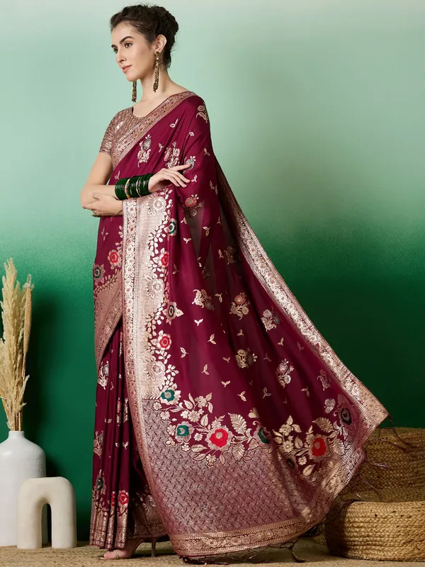 Maroon_Dola_Cotton_Premium_&_Elegant_Saree_With_Blouse_Piece_For_Women