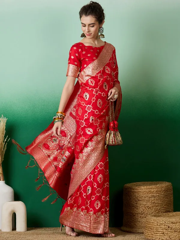 Red_Dola_Cotton_Premium_&_Elegant_(_Elegant_)_Saree_With_Blouse_Piece_For_Women