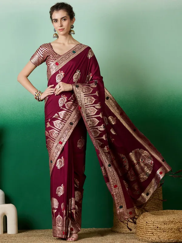 Maroon_Dola_Cotton_Premium_&_Elegant_Saree_With_Blouse_Piece_For_Women
