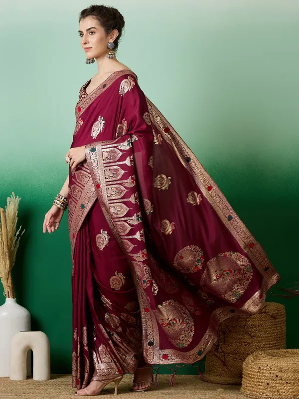 Maroon_Dola_Cotton_Premium_&_Elegant_Saree_With_Blouse_Piece_For_Women