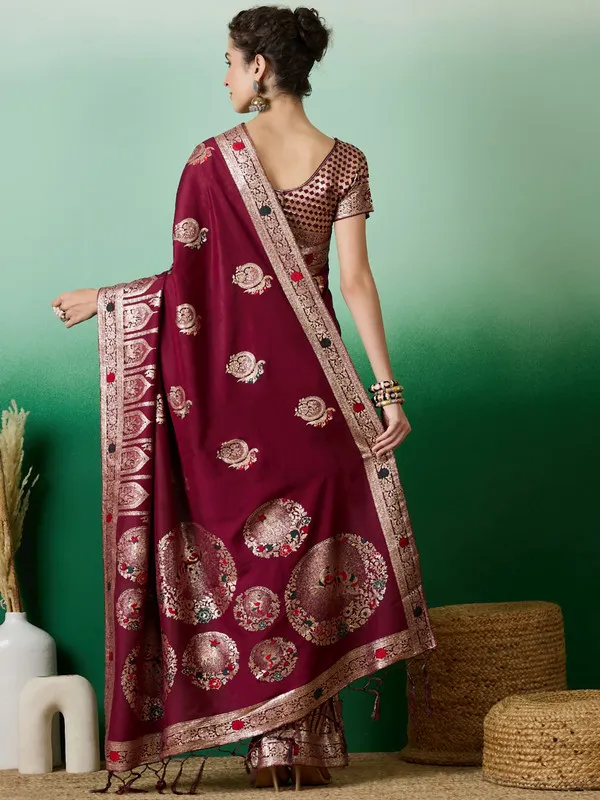 Maroon_Dola_Cotton_Premium_&_Elegant_Saree_With_Blouse_Piece_For_Women