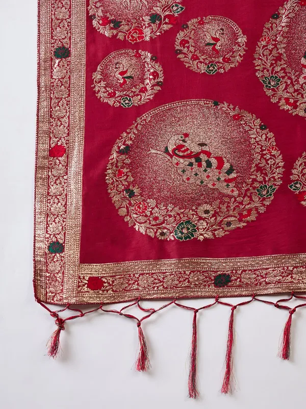 Red_Dola_Cotton_Premium_&_Elegant_Saree_With_Blouse_Piece_For_Women