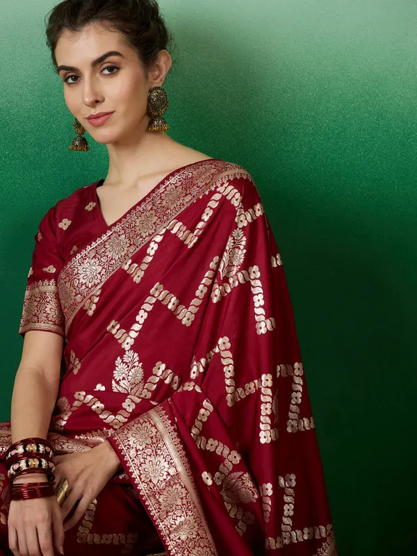 Maroon_Dola_Cotton_Premium_&_Elegant_(_Traditional_)_Saree_With_Blouse_Piece_For_Women