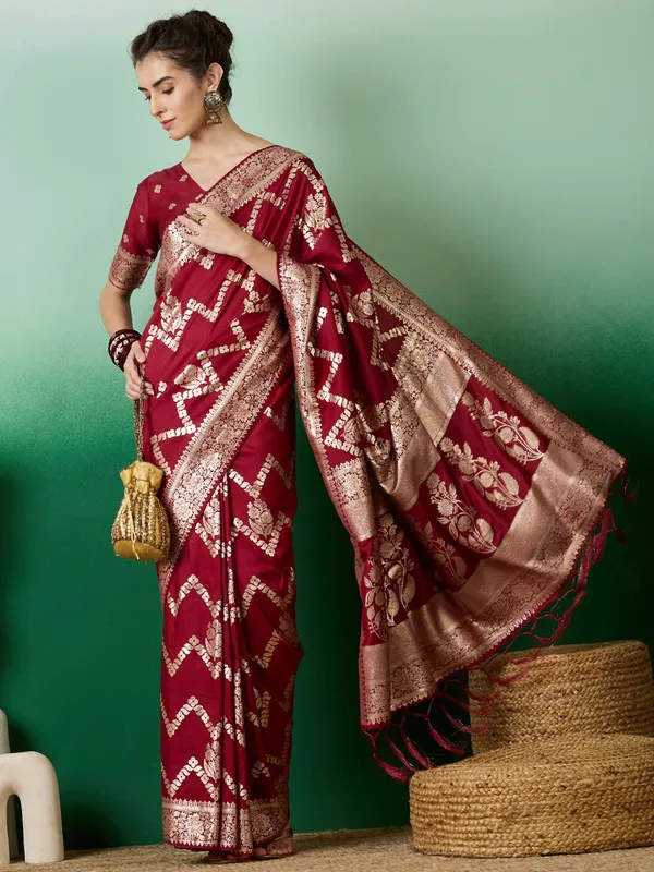 Maroon_Dola_Cotton_Premium_&_Elegant_(_Traditional_)_Saree_With_Blouse_Piece_For_Women