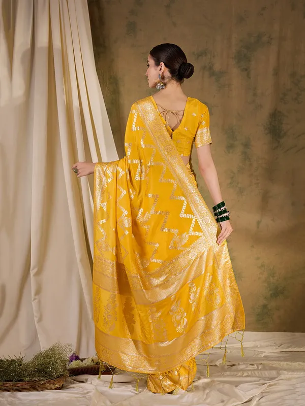 Yellow_Dola_Cotton_Premium_&_Elegant_(_Traditional_)_Saree_With_Blouse_Piece_For_Women