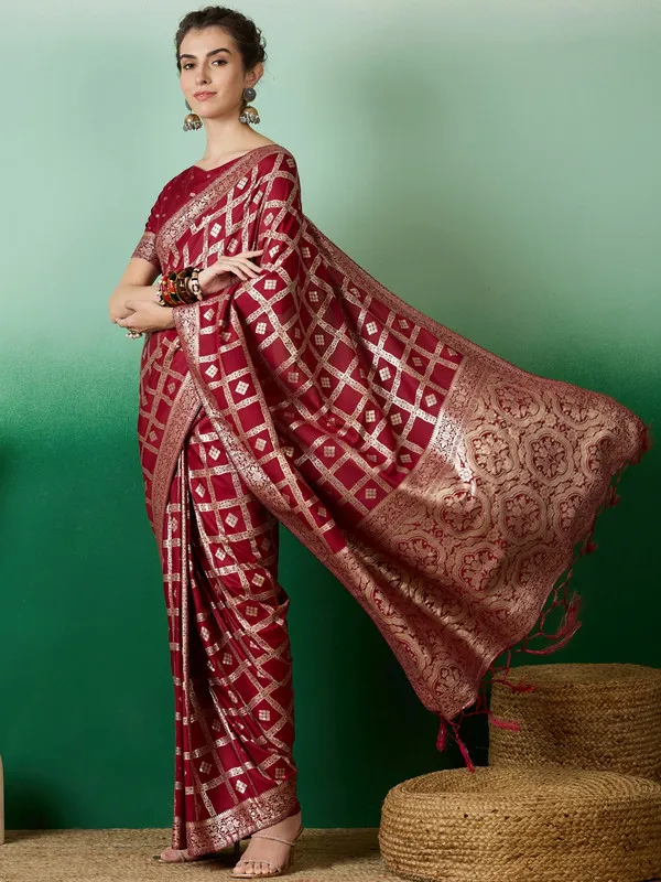 Maroon_Dola_Cotton_Premium_&_Elegant_(_Rich_Pallu_)_Saree_With_Blouse_Piece_For_Women