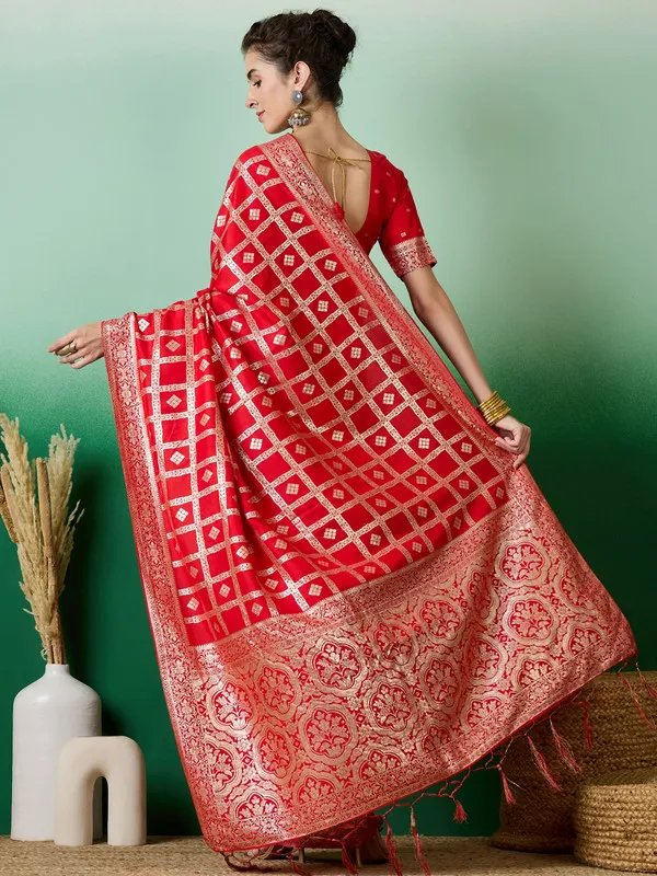 Red_Dola_Cotton_Premium_&_Elegant_(_Rich_Pallu_)_Saree_With_Blouse_Piece_For_Women