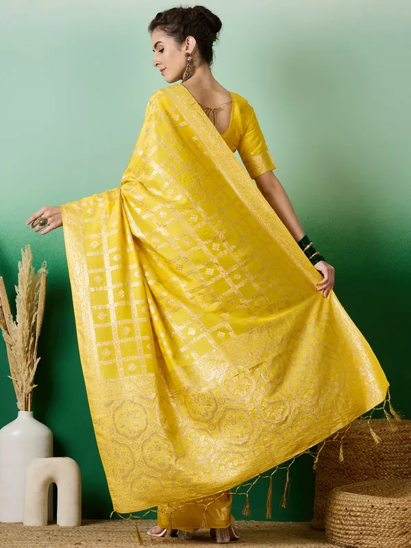 Yellow_Dola_Cotton_Premium_&_Elegant_(_Rich_Pallu_)_Saree_With_Blouse_Piece_For_Women