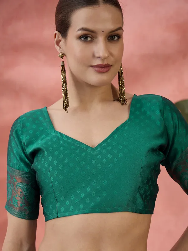Green_Cotton_Silk___Premium_&_Elegant_(_Rich_Zari_)_Saree_With_Blouse_Piece_For_Women