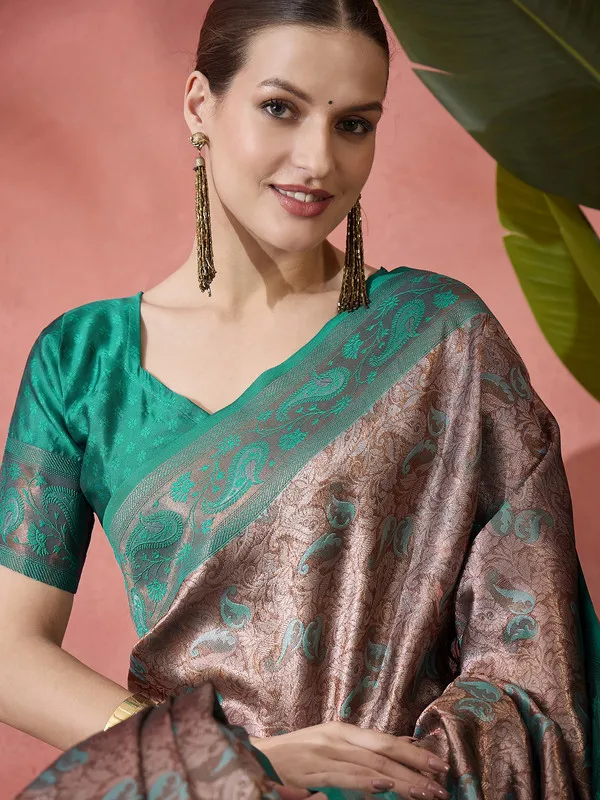 Green_Cotton_Silk___Premium_&_Elegant_(_Rich_Zari_)_Saree_With_Blouse_Piece_For_Women