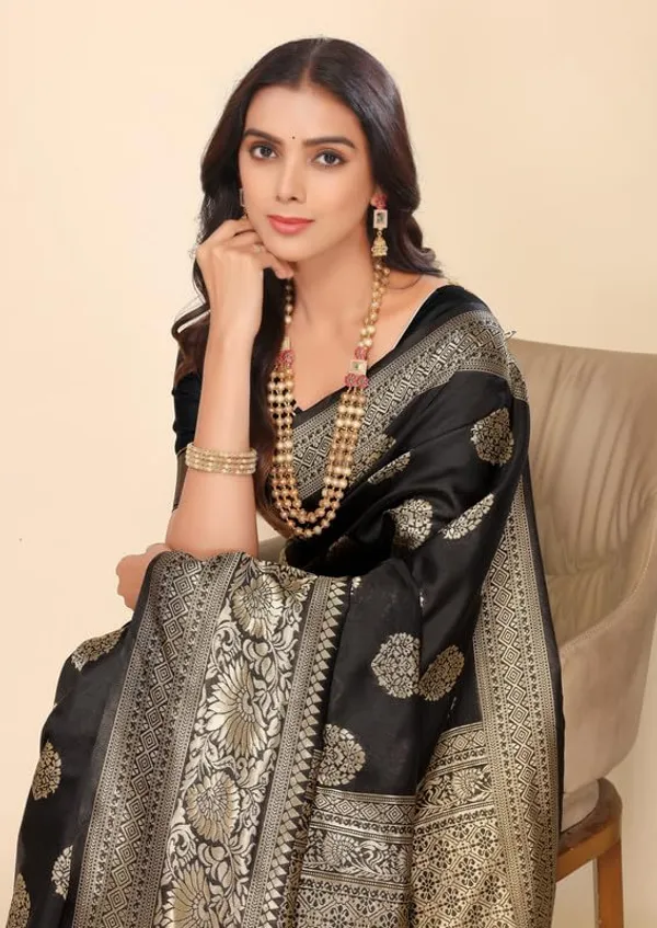 Black_Silk_Premium_&_Elegant_(_Rich_Pallu_)_Kanjivaram_Banarasi_Saree_With_Blouse_Piece_For_Women