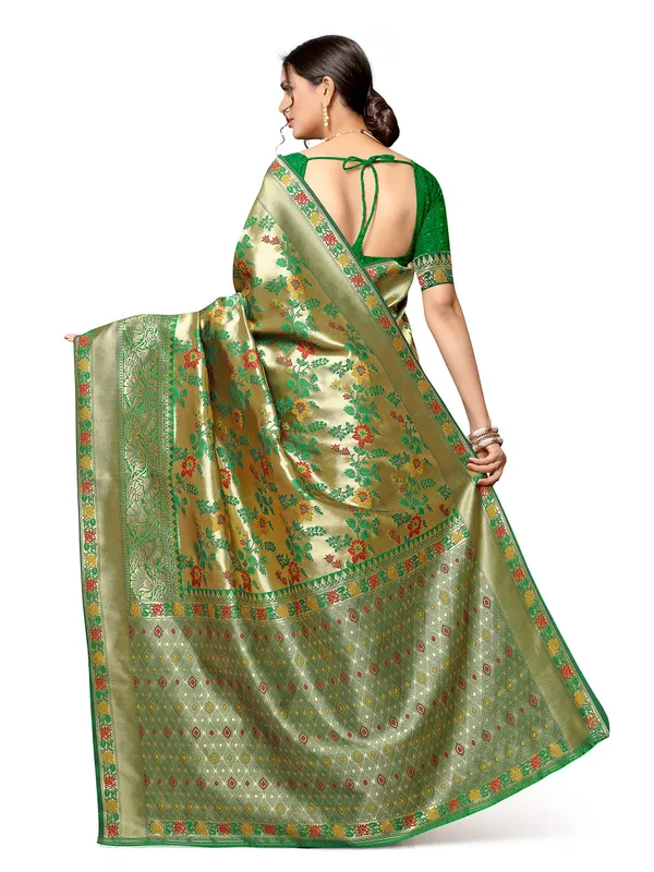 Green_Silk___Premium_&_Elegant_(_Floral_Pattern_)_Saree_Saree_With_Blouse_Piece_For_Women