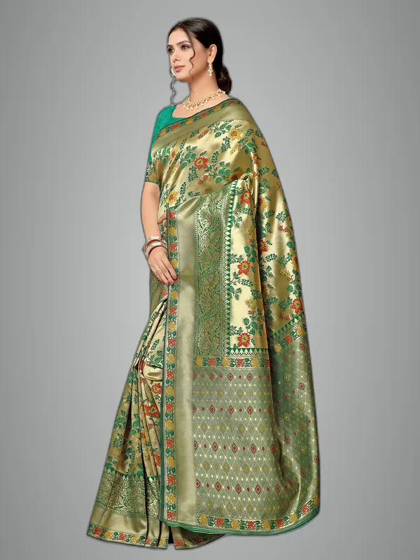 Green_Silk___Premium_&_Elegant_(_Floral_Pattern_)_Saree_Saree_With_Blouse_Piece_For_Women