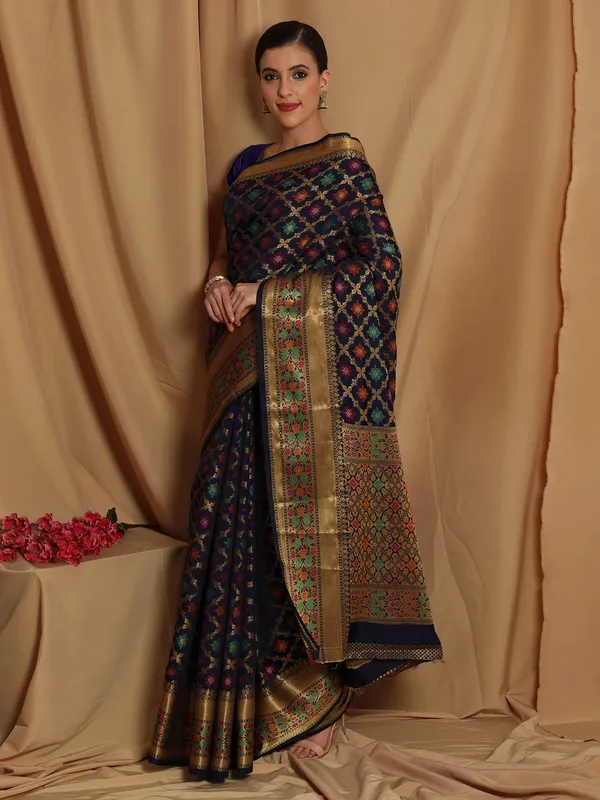 Navy_Blue_Cotton_Silk_Premium_&_Elegant_Banarasi_Saree_With_Blouse_Piece_For_Women