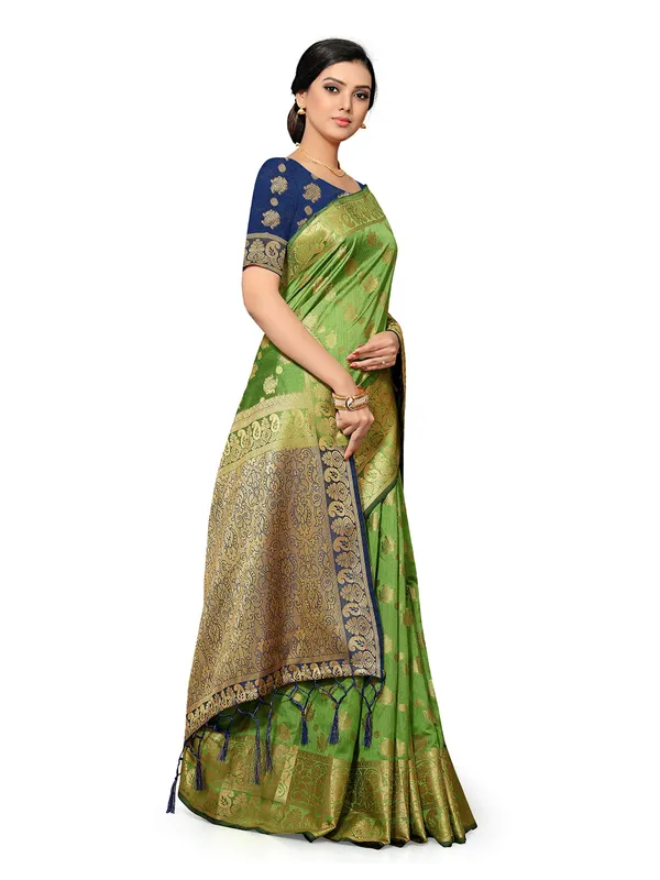 Green_Silk_Premium_&_Elegant_(_Heavy_Tassels_Zari_Work_)_Banarasi_Saree_With_Blouse_Piece_For_Women