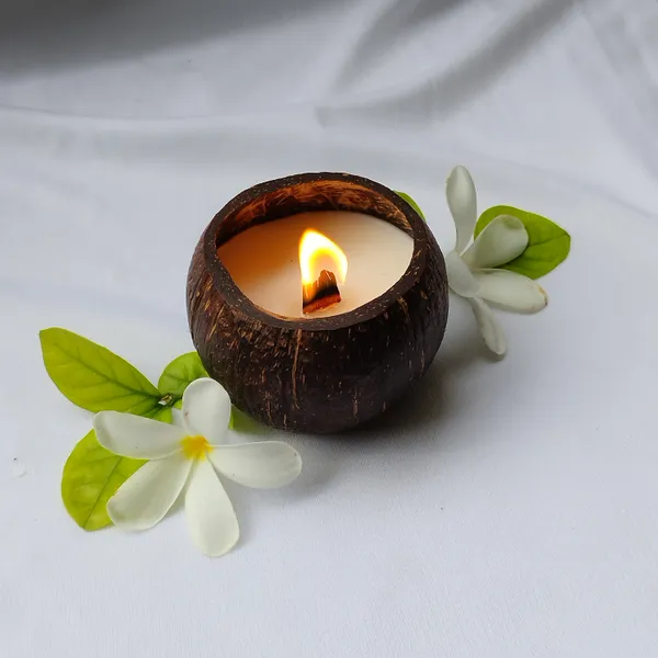 Large_Coconut_With_Wooden_Wick_Hand_Poured_Luxury_Candle