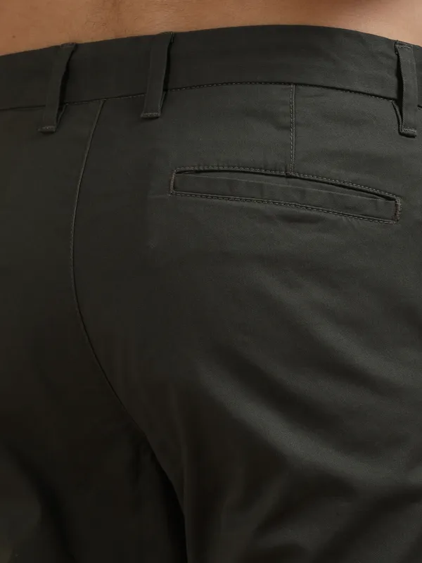 Bottle_Green_Cotton_Regular_Slim_Fit_Solid_Mid-Rise_Trouser_For_Men