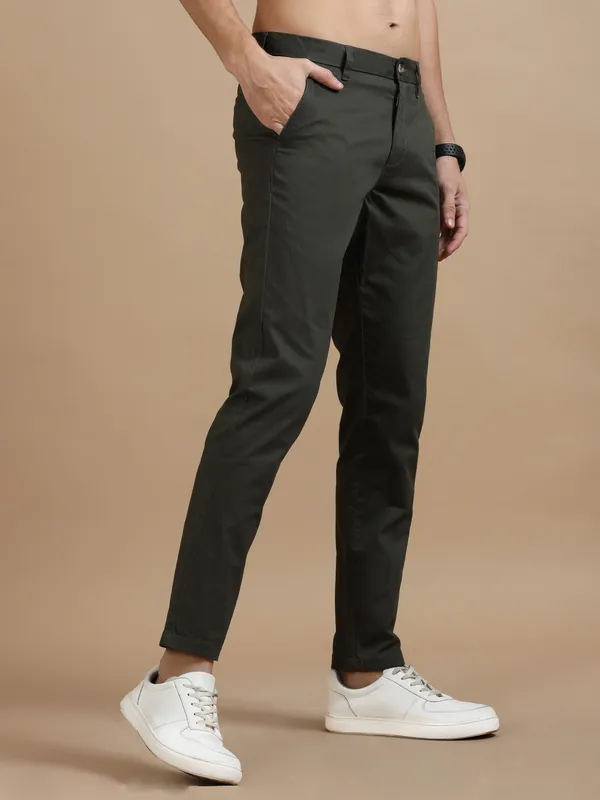 Bottle_Green_Cotton_Regular_Slim_Fit_Solid_Mid-Rise_Trouser_For_Men